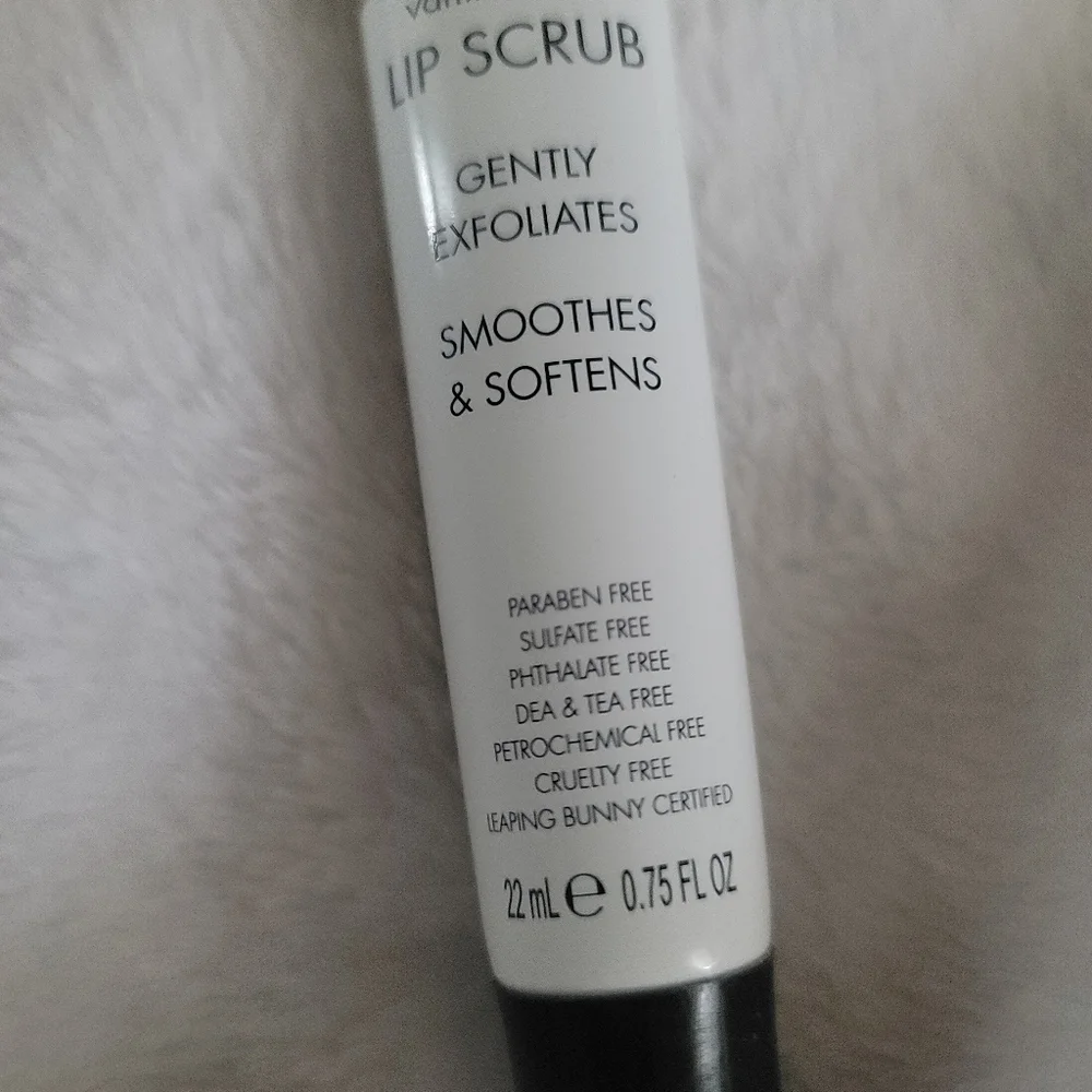 Whish vanilla bean lip scrubb‎ softens smooths new